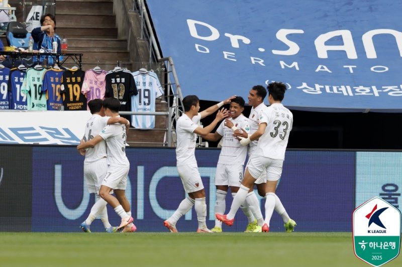 포항 스틸러스는 5일 열린 2025시즌 K리그1 12라운드에서 울산 HD와 1-1로 비겼다. (한국프로축구연맹 제공)