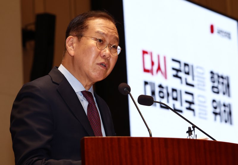 권영세 국민의힘 비상대책위원장이 5일 서울 여의도 국회에서 열린 의원총회에서 발언하고 있다. ⓒ News1 김민지 기자