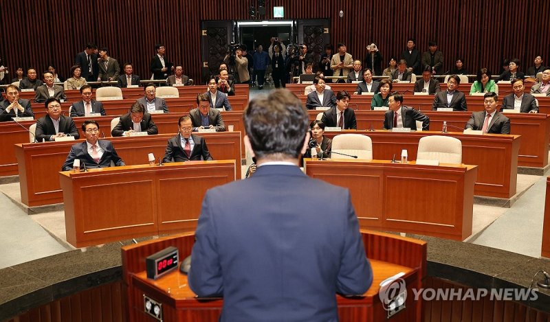 의총서 발언하는 권성동 원내대표 (출처=연합뉴스)