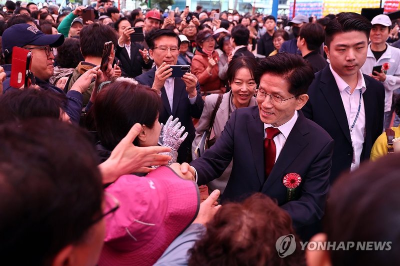봉축법요식 마친 김문수 후보 (출처=연합뉴스)