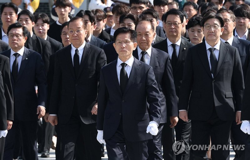 국민의힘 김문수 후보, 지도부와 현충원 참배 (출처=연합뉴스)