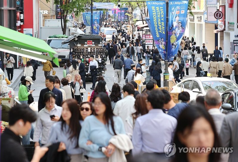'한·중·일 황금연휴' 앞둔 지난달 28일 명동 (출처=연합뉴스)