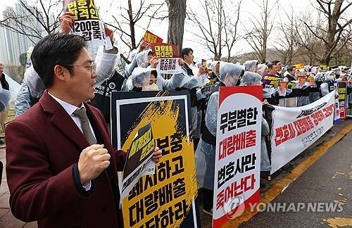 변협 "변호사 합격자 수 1200명 이하로 줄여라" (출처=연합뉴스)