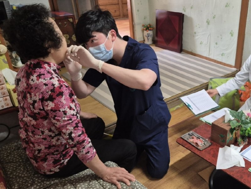 충북 진천군 보건소는 보건복지부와 한국건강증진개발원 주관 '2025년도 노인 방문 구강 건강관리 시범사업'에 충북에서 유일하게 선정됐다.(진천군 제공)/뉴스1