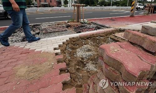 U대회 진입도로 서광주로 보강공사 (출처=연합뉴스)