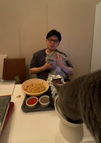 지난 5일 라이브 방송 중인 토토 홍보 전 대표/사진=토토 홍보 전 대표 유튜브 라이브 방송 캡처
