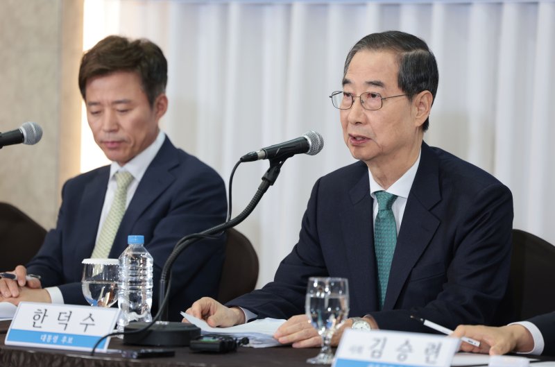 한덕수 무소속 대통령선거 예비후보가 6일 서울 중구 코리아나호텔에서 열린 관훈토론회에서 기조연설을 하고 있다. 2025.5.6/뉴스1 ⓒ News1 국회사진취재단