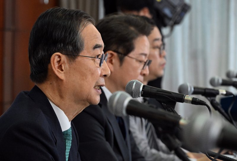 한덕수 무소속 대통령선거 예비후보가 6일 서울 중구 코리아나호텔에서 열린 관훈클럽 초청 토론회에서 기조연설을 하고 있다. 2025.5.6/뉴스1 ⓒ News1 국회사진취재단