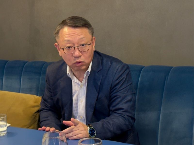 정진완 우리은행장이 4일(현지시간) 오후 이탈리아 밀라노에서 국내 기자단과 만찬간담회를 진행했다. /사진=김동찬 기자.