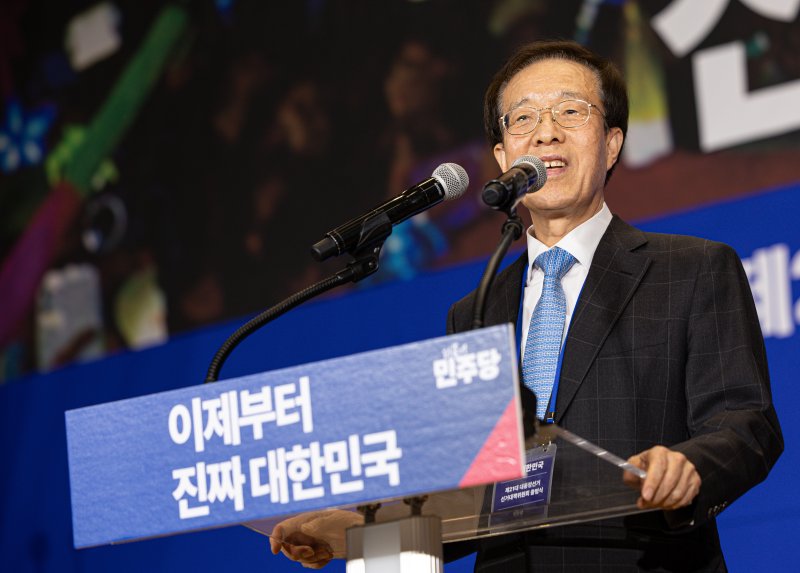이석연 더불어민주당 공동선대위원장이 30일 오후 서울 여의도 국회의원회관에서 열린 제21대 대통령선거 중앙선거대책위원회 출범식에서 발언을 하고 있다. 2025.4.30/뉴스1 ⓒ News1 이재명 기자