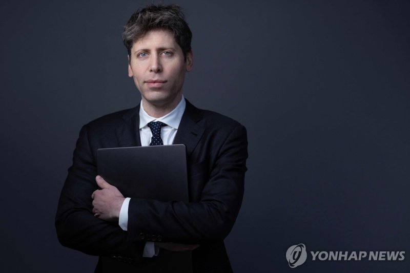 무릎 꿇은 올트먼… 오픈AI 영리법인화 포기