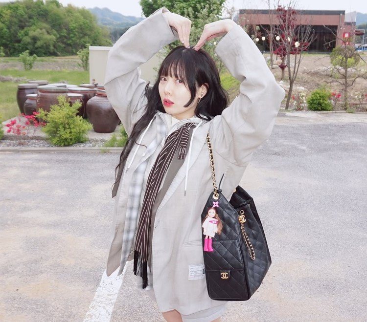 현아, ♥용준형이 선물한 C사 가방 자랑…1000만원대
