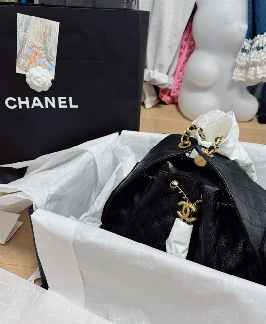 현아, ♥용준형이 선물한 C사 가방 자랑…1000만원대