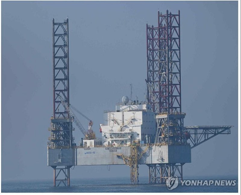 중국이 일방적으로 서해에 설치한 석유시추설비 형태 구조물 (출처=연합뉴스)