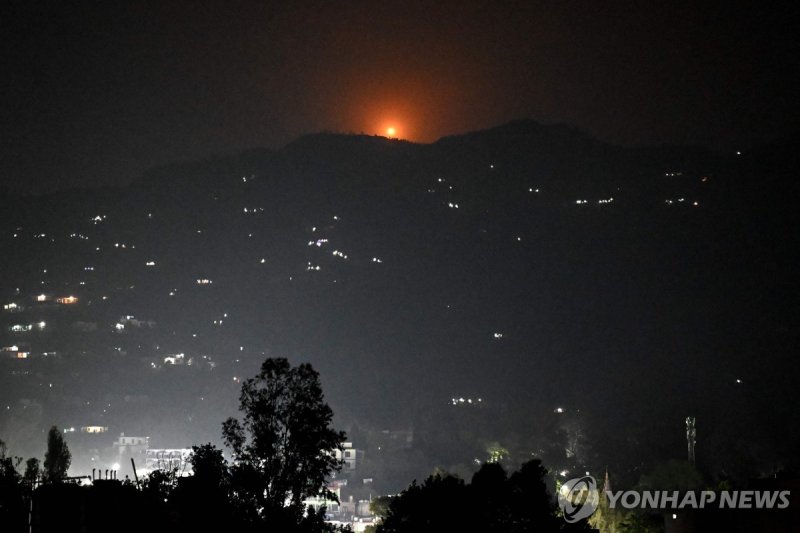 파키스탄군 "印비행기 5대 격추…실질통제선 곳곳서 교전" <로이터> (출처=연합뉴스)