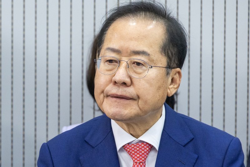 제21대 대통령후보자 국민의힘 3차 경선 진출자를 발표하는 29일 오후 서울 여의도 국민의힘 중앙당사에서 홍승부 식 토토 후보가 결과를 기다리고 있다. 2025.04.29. /사진=뉴시스