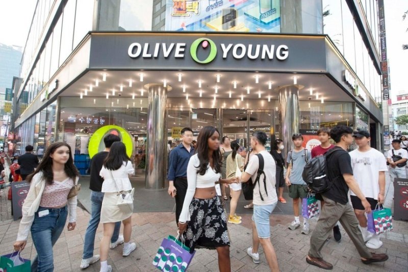 올리브영이 16일까지 'K-슈퍼루키 위드 영' 본사업에 참가하는 기업을 모집한다.(올리브영제공)