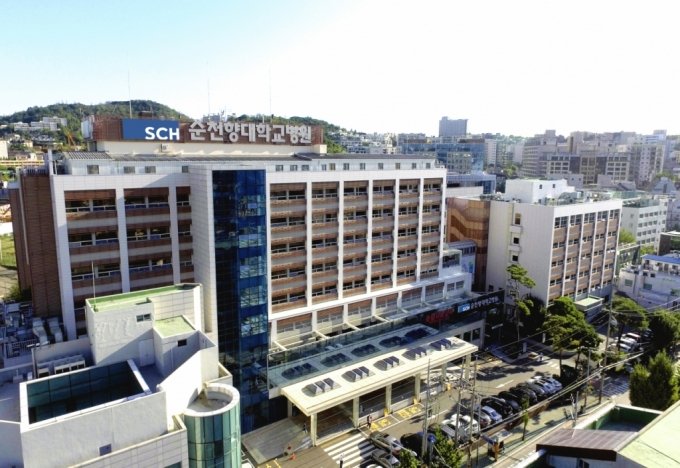[서울=뉴시스]﻿﻿순천향대학교 부속 서울병원이 최근 꿈의 암 치료로 불리는 카티(CAR-T) 세포 치료를 시작했다고 7일 밝혔다. 카티 세포 치료는 면역세포(T세포)가 암세포만을 찾아 정확히 표적하면서도 체내 정상세포 손상을 최소화한다. (사진= 순천향대서울병원 제공) 2025.05.07. photo@newsis.com.