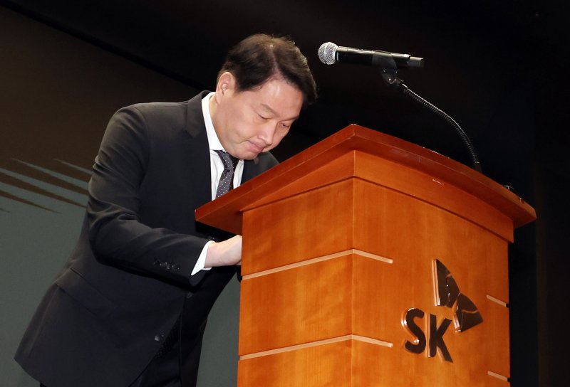 최태원 “SKT 유심 해킹 사태로 국민 불안·불편 초래해 사과”