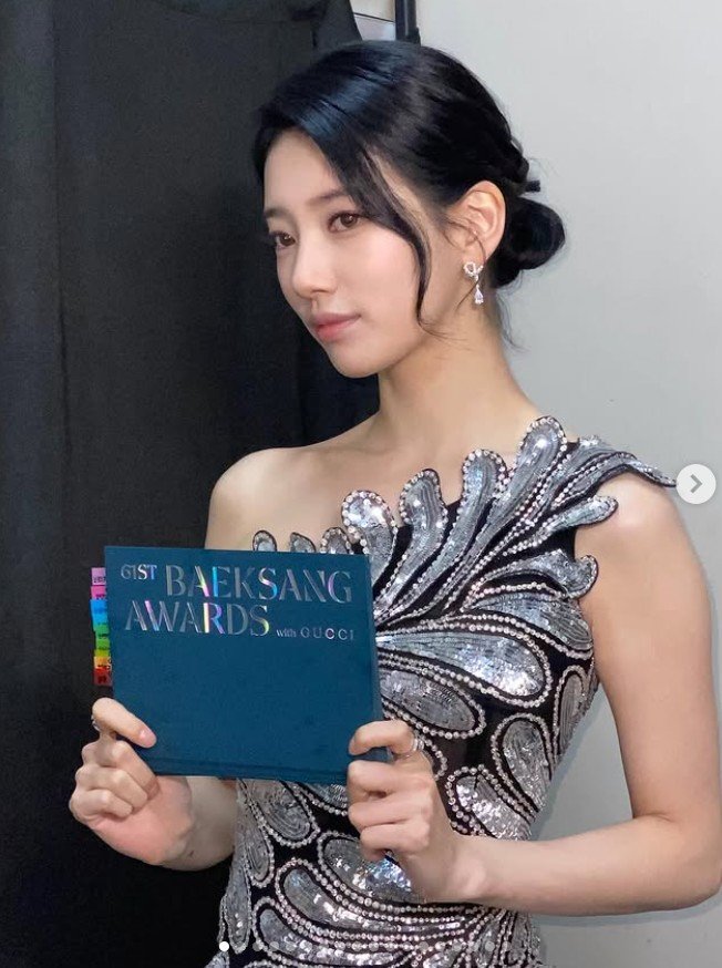 수지, 우아한 드레스 자태…비현실적 AI 미모