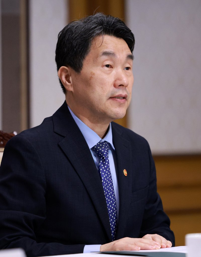 [서울=뉴시스] 고범준 기자 = 이주호 대통령 권한대행 부총리 겸 교육부 장관이 7일 서울 종로구 정부서울청사에서 열린 경제안보전략 간담회에서 발언하고 있다. 2025.05.07. bjko@newsis.com