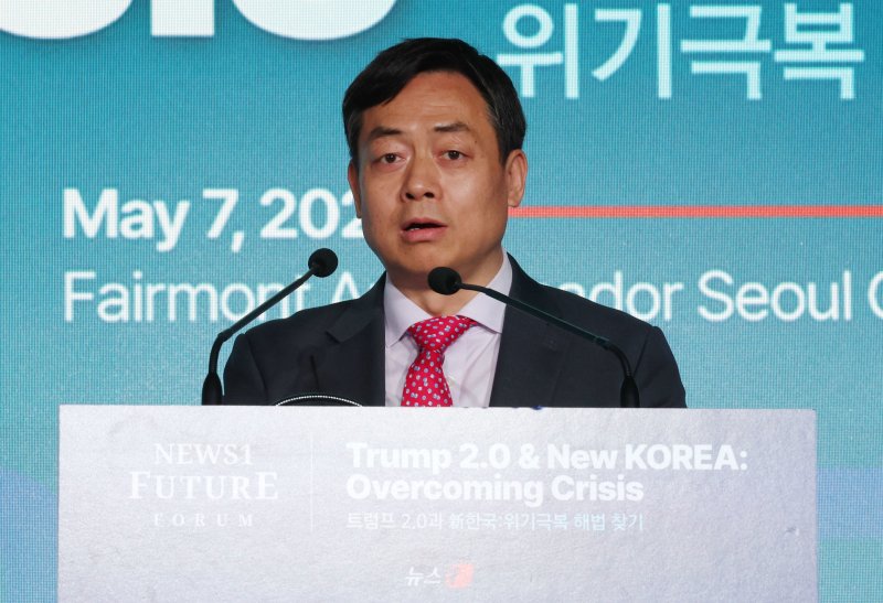 왕이웨이 런민대학교 국제관계연구소장이 7일 서울 여의도 페어몬트 호텔에서 열린 뉴스1 미래포럼에서 기조연설을 하고 있다. ‘트럼프 2.0과 新한국:위기 극복 해법 찾기’를 주제로 열린 이번 포럼은 뉴스1 주최로 열렸다. 2025.5.7/뉴스1 ⓒ News1 박세연 기자