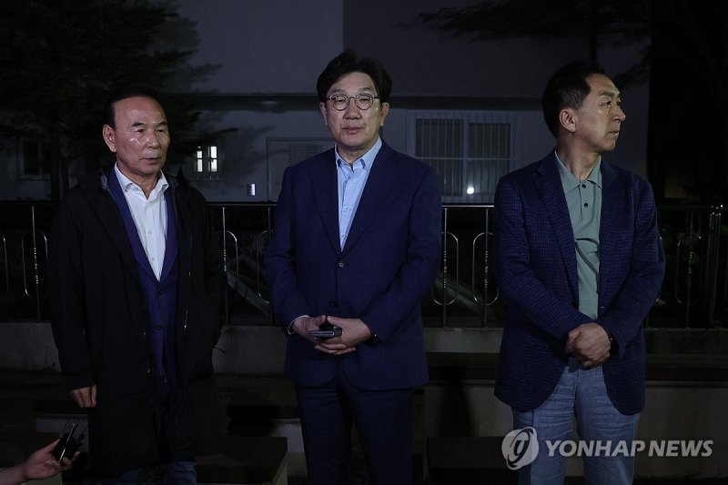 김문수 후보 기다리는 권성동 원내대표 (출처=연합뉴스)