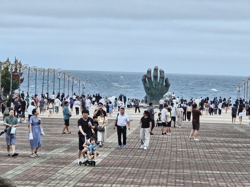 [포항=뉴시스] 송종욱 기자 = 지난 3~6일 황금연휴 기간 경북 포항의 주요 관광지에 17만명의 관광객이 방문했다. 사진은 포항 호미곶광장 모습. 2025.05.07. sjw@newsis.com