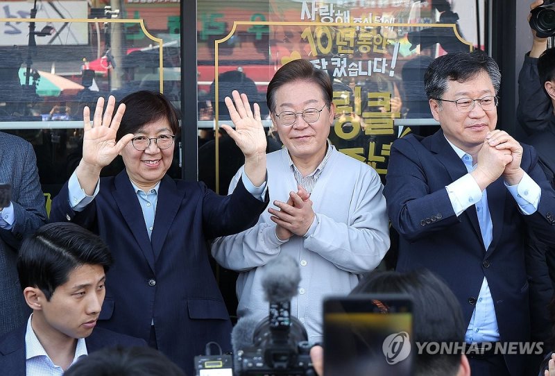이재명 후보와 함께 진안군 찾은 정은경 선대위원장 (출처=연합뉴스)