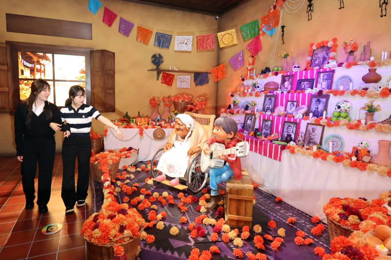 7일 오전 서울 성동구 성수문화예술마당에서 열린 '문도 픽사(Mundo Pixae): 픽사, 상상의 세계로' 미디어데이에서 관계자가 체험공간을 소개하고 있다. 2025.5.7/뉴스1 ⓒ News1 황기선 기자