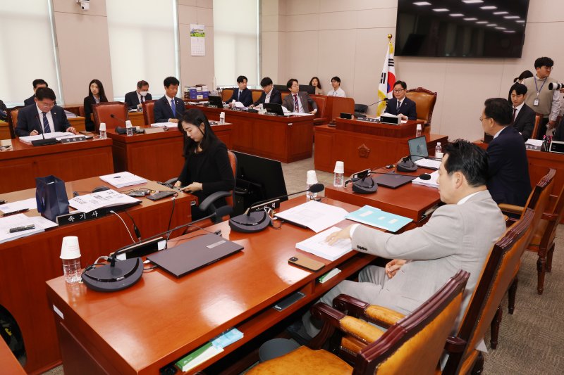 7일 오전 서울 여의도 국회에서 열린 법제사법위원회 제1차 법안심사제1소위워회를 박범계 위원장이 주재하고 있다. 2025.5.7/뉴스1 ⓒ News1 이광호 기자