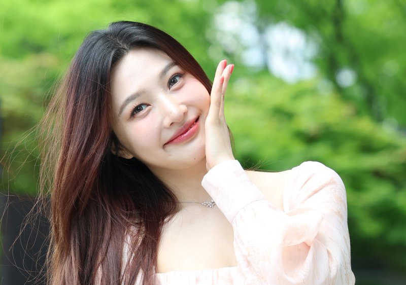 [뉴스1 ★]레드벨벳 조이, 숲 속에서 방금 튀어나온 요정…과즙미 팡팡
