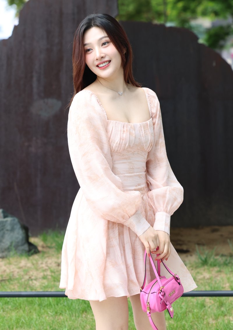 [뉴스1 ★]레드벨벳 조이, 숲 속에서 방금 튀어나온 요정…과즙미 팡팡