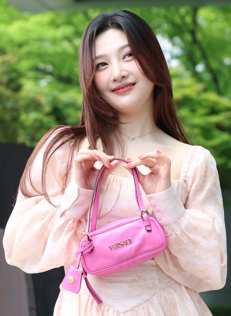 [뉴스1 ★]레드벨벳 조이, 숲 속에서 방금 튀어나온 요정…과즙미 팡팡