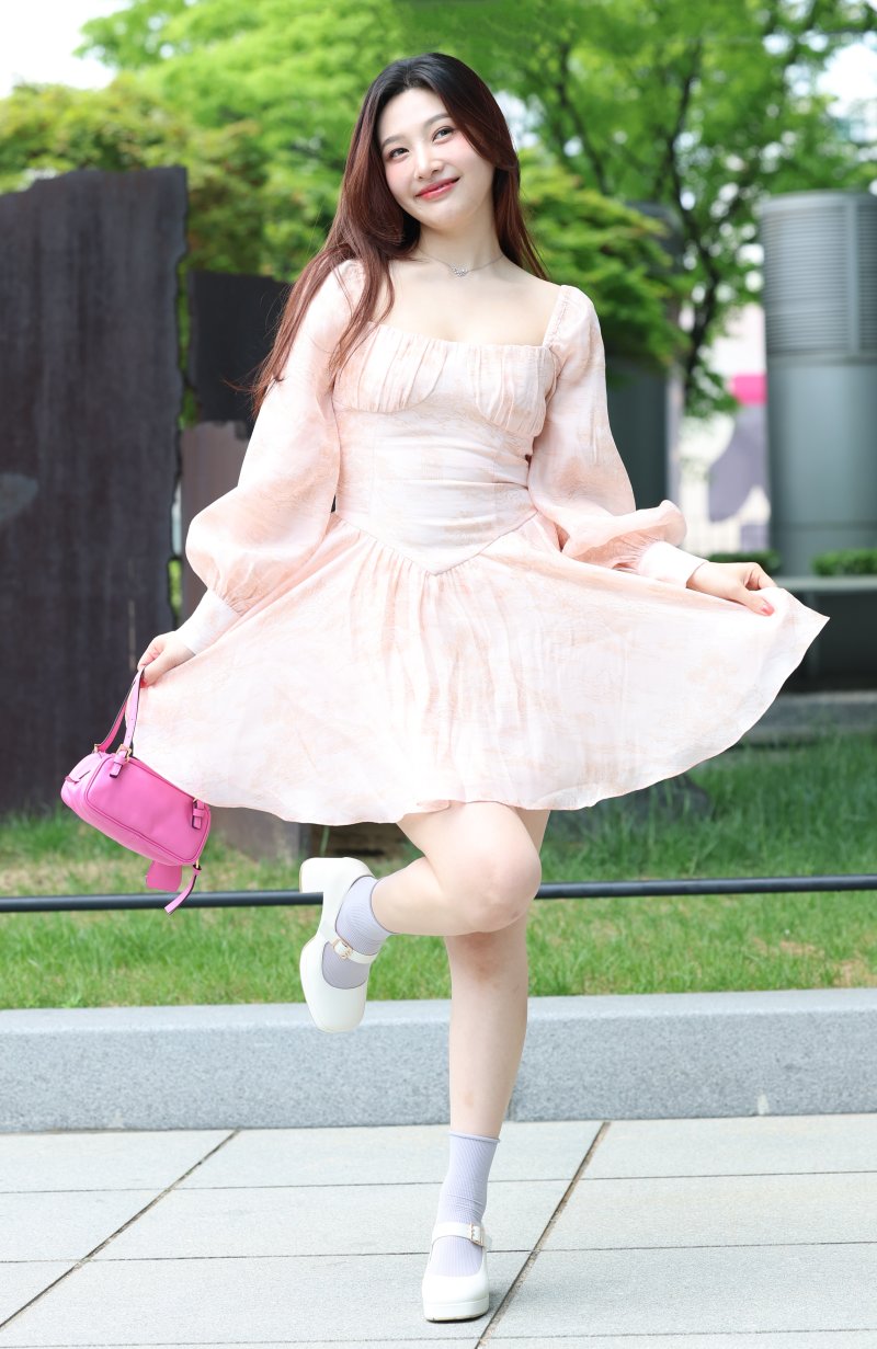 [뉴스1 ★]레드벨벳 조이, 숲 속에서 방금 튀어나온 요정…과즙미 팡팡
