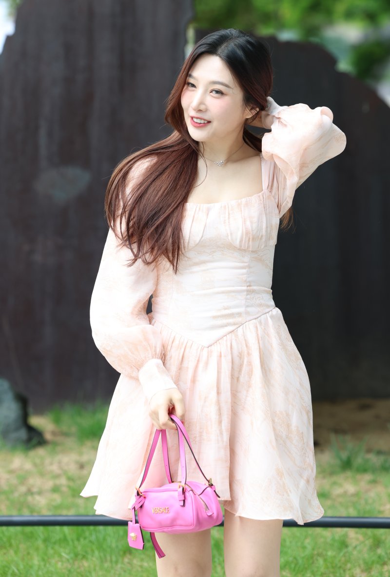 [뉴스1 ★]레드벨벳 조이, 숲 속에서 방금 튀어나온 요정…과즙미 팡팡