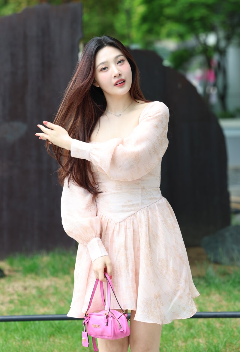 [뉴스1 ★]레드벨벳 조이, 숲 속에서 방금 튀어나온 요정…과즙미 팡팡