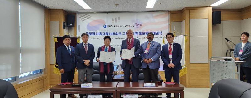 [무안=뉴시스] 지난해 5월 전남 여수에서 열린 대한민국 글로컬 미래교육박람회 당시 전남교육청과 트로이대학교 간 업무협약 장면. (자료사진 제공 = 전남교육청). 2025.05.07. photo@newsis.com *재판매 및 DB 금지