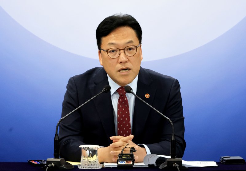 김병환 금융위원회 위원장이 7일 서울 종로구 정부서울청사에서 열린 금융위원회 정례 기자간담회에서 발언하고 있다. 금융위원회 제공
