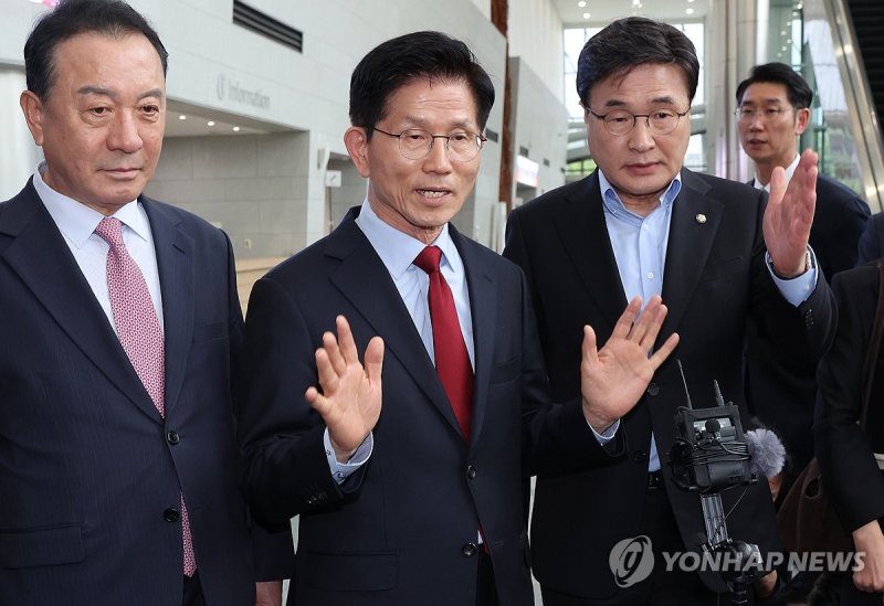 일정 중단 선언하는 김문수 후보 (출처=연합뉴스)
