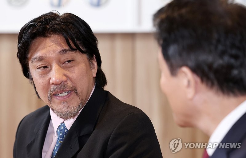 오세훈 시장과 대화 나누는 에드워드 리 셰프 (출처=연합뉴스)