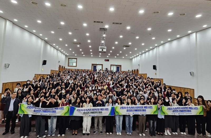 [광주=뉴시스] 전남여상 졸업생 선배와의 대화. (자료사진 제공 = 전남여상). 2025.05.07. photo@newsis.com *재판매 및 DB 금지
