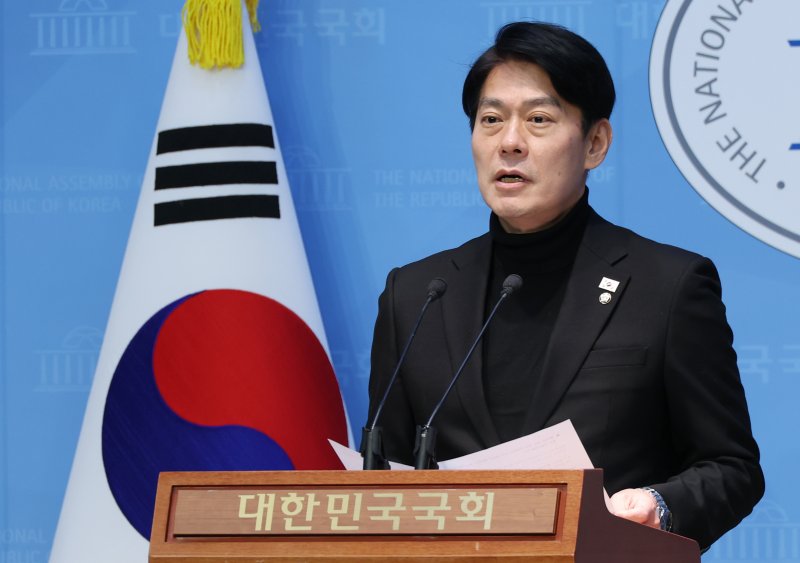 한민수 더불어민주당 중앙선거대책위원회 대변인. 2025.2.9/뉴스1 ⓒ News1 이광호 기자