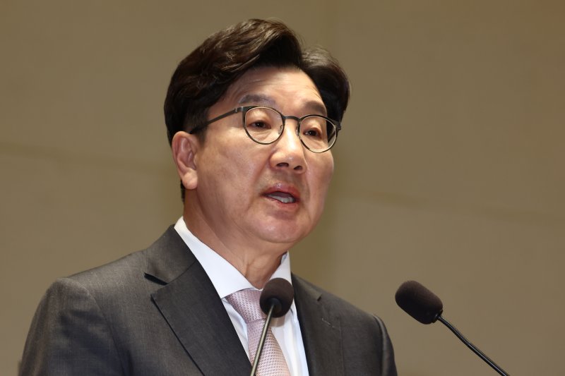 권성동 국민의힘 원내대표가 7일 오후 서울 여의도 국회에서 열린 의원총회에서 모두 발언을 하고 있다. 2025.5.7/뉴스1 ⓒ News1 김민지 기자