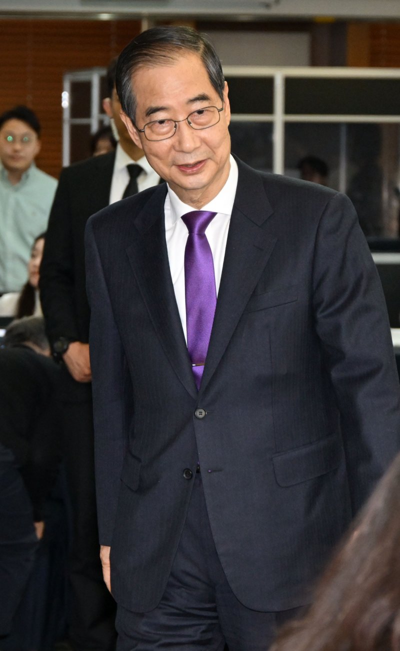 [서울=뉴시스] 국회사진기자단 = 한덕수 무소속 대선 후보가 7일 서울 중구 한국프레스센터에서 열린 서울외신기자클럽 초청 기자간담회에 참석하고 있다. 2025.05.07. photo@newsis.com