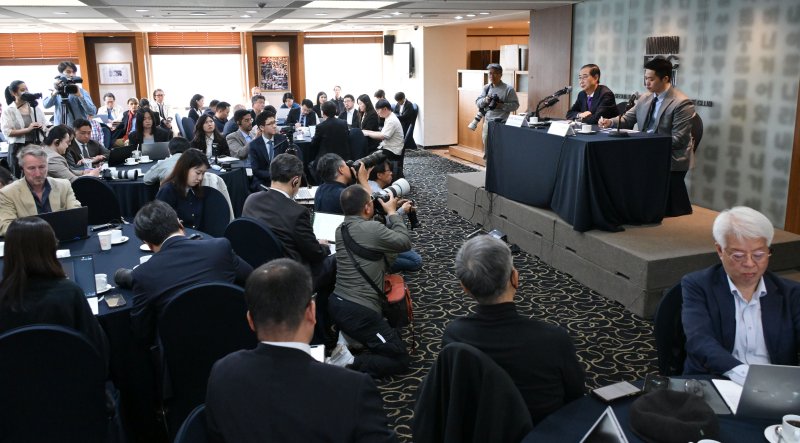 [서울=뉴시스] 국회사진기자단 = 한덕수 무소속 대선 후보가 7일 서울 중구 한국프레스센터에서 열린 서울외신기자클럽 초청 기자간담회에서 발언하고 있다. 2025.05.07. photo@newsis.com