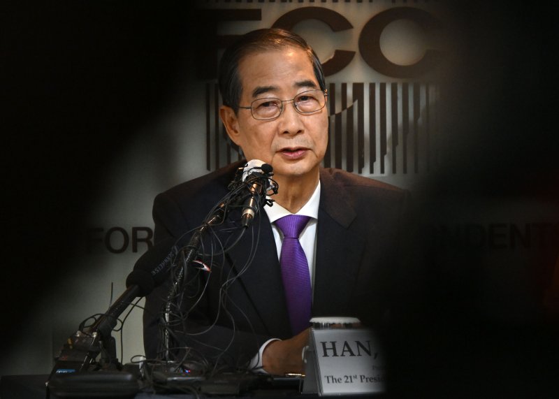 [서울=뉴시스] 국회사진기자단 = 한덕수 무소속 대선 후보가 7일 서울 중구 한국프레스센터에서 열린 서울외신기자클럽 초청 기자간담회에서 발언하고 있다. 2025.05.07. photo@newsis.com