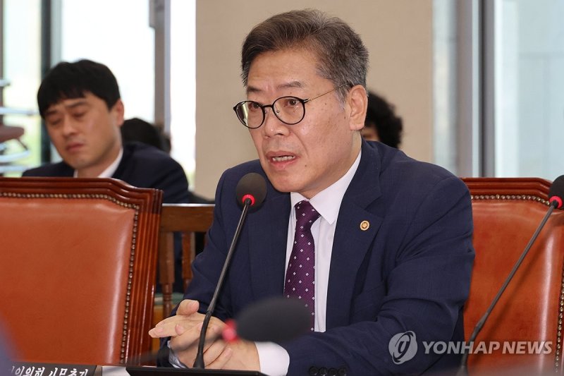 답변하는 김용빈 중앙선관위 사무총장 (출처=연합뉴스)