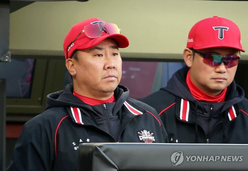 경기 지켜보는 이범호 감독 (출처=연합뉴스)