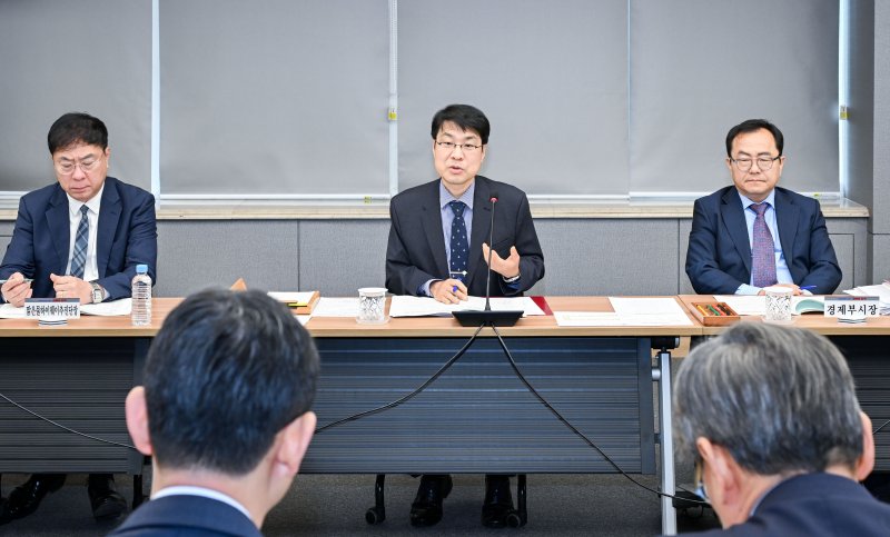 김정기 대구시장 권한대행이 7일 간부회의를 주재하고 있다. (대구시 제공. 재판매 및 DB 금지) 2025.5.7/뉴스1